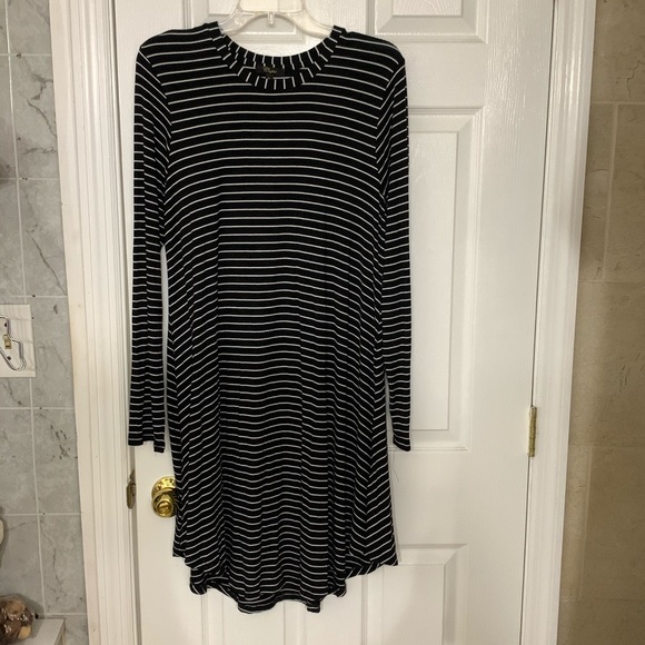 Cupio Dresses & Skirts - Cupio XL dress